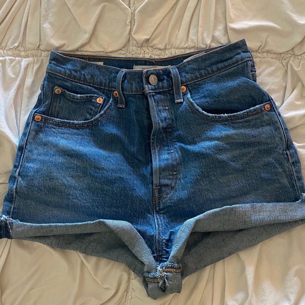 LEVIS PREMIUM RIBCAGE SHORTS